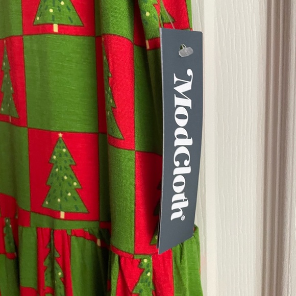 Modcloth Women's Size 1X Red & Green Holiday Christmas Dress - Picture 8 of 15